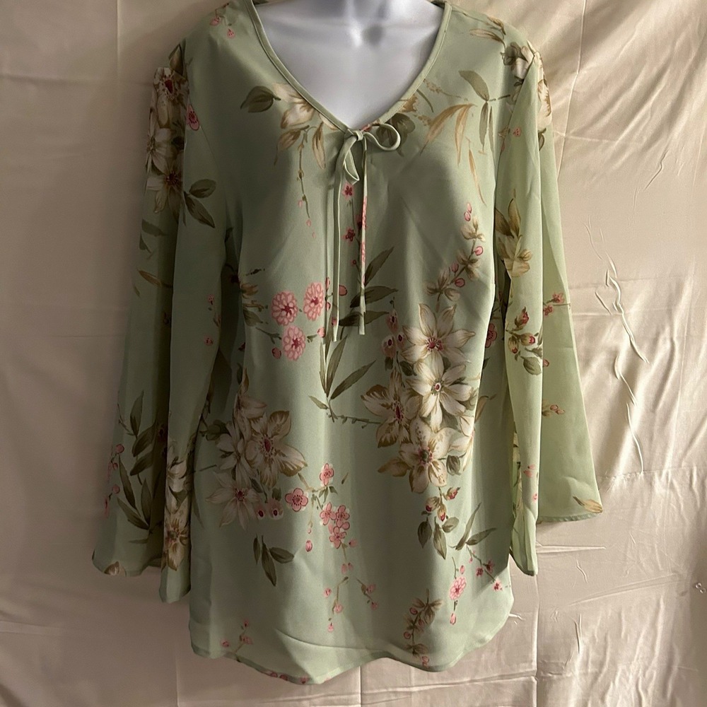 New 16W  Jaclyn Smith Green Floral  V-Neck Tie Front Blouse #1878*9